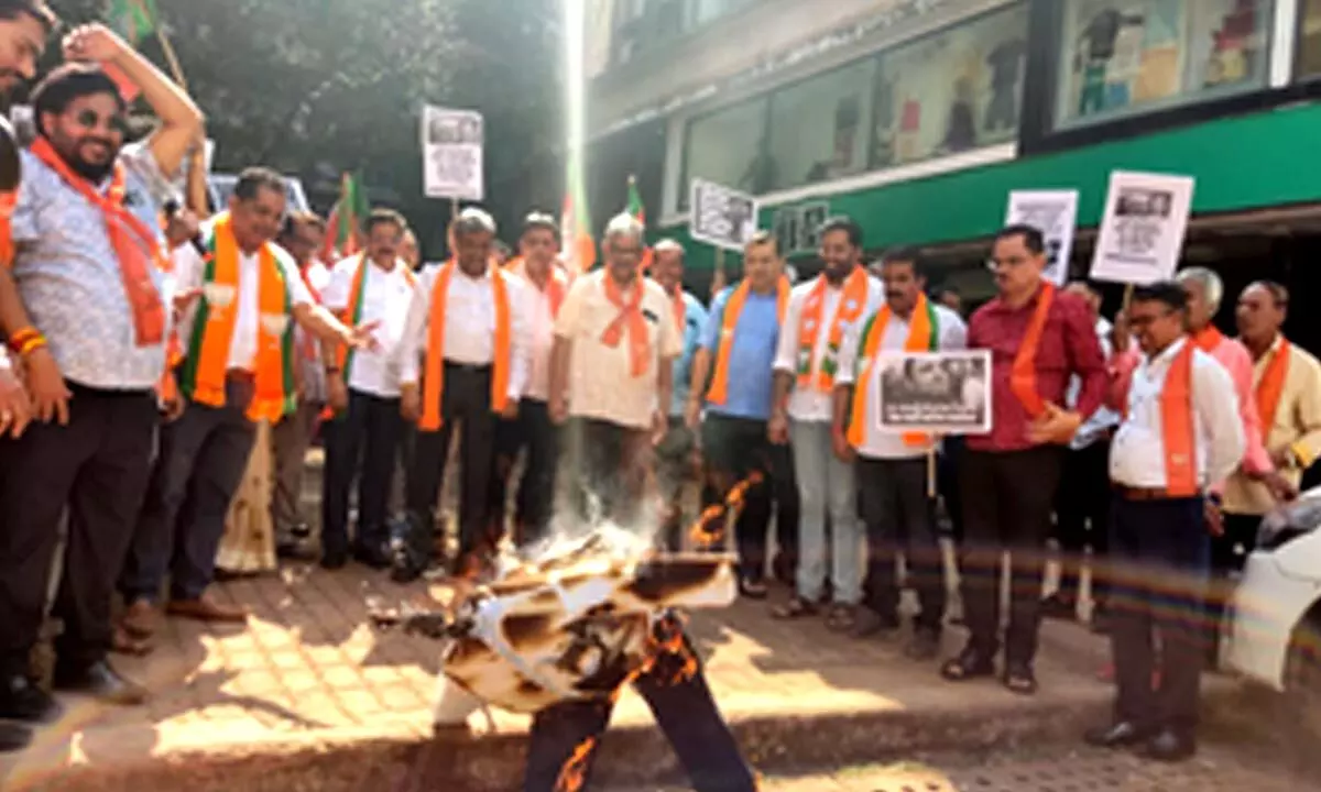 Mimicry row: BJP burns effigy of Rahul Gandhi in Goa