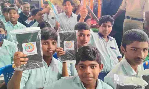 YS Jagan heads to Chintapalli to distribute tabs to class 8 students
