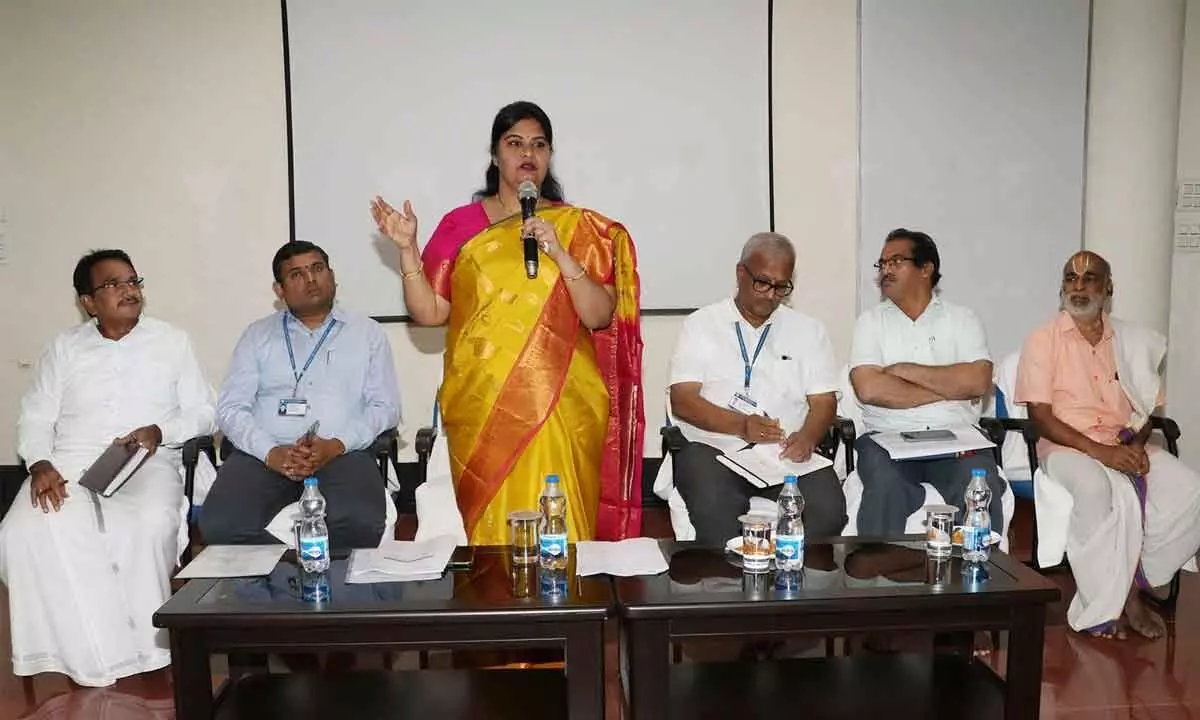 TTD JEO (Health and Education) Sada Bhargavi addressing the staff in Tirupati on Thursday