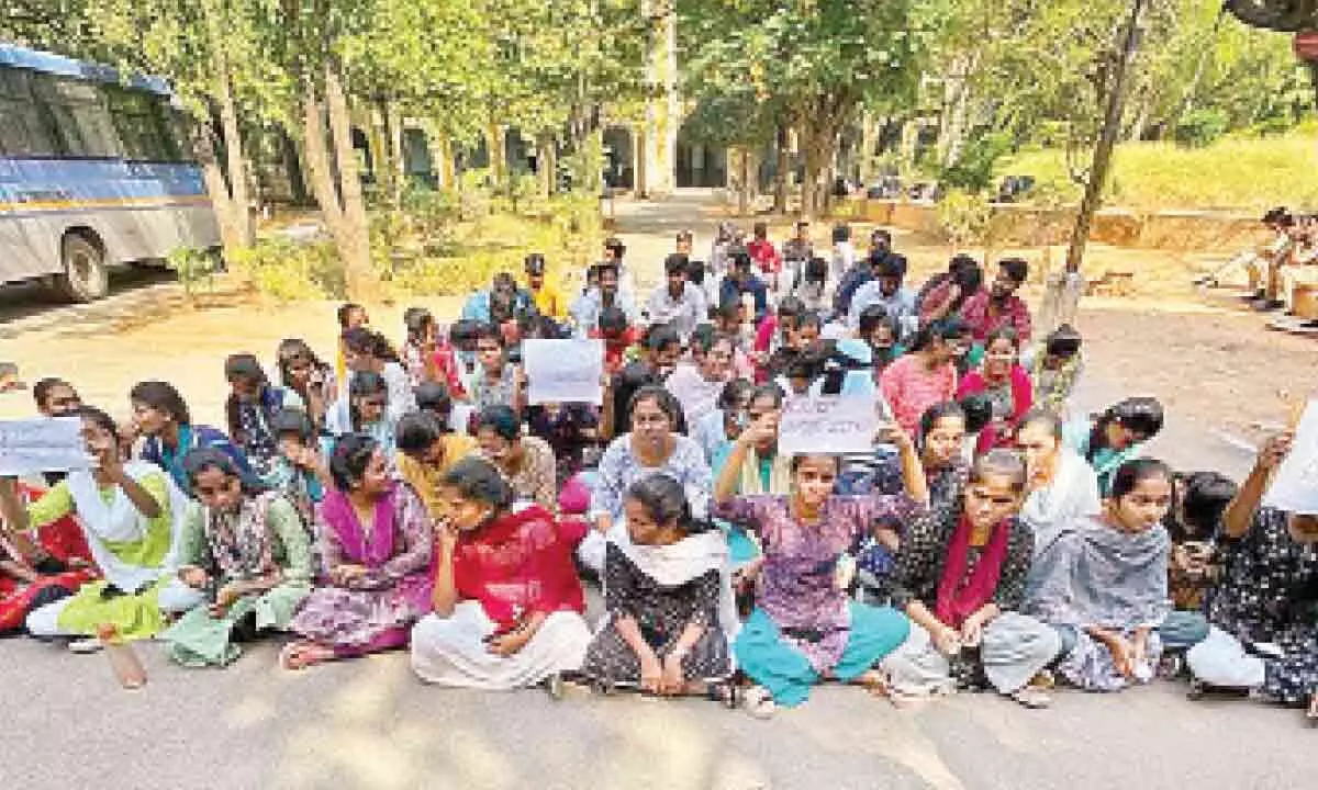 Hyderabad: Lack of hostel facilities irks Nizam College students