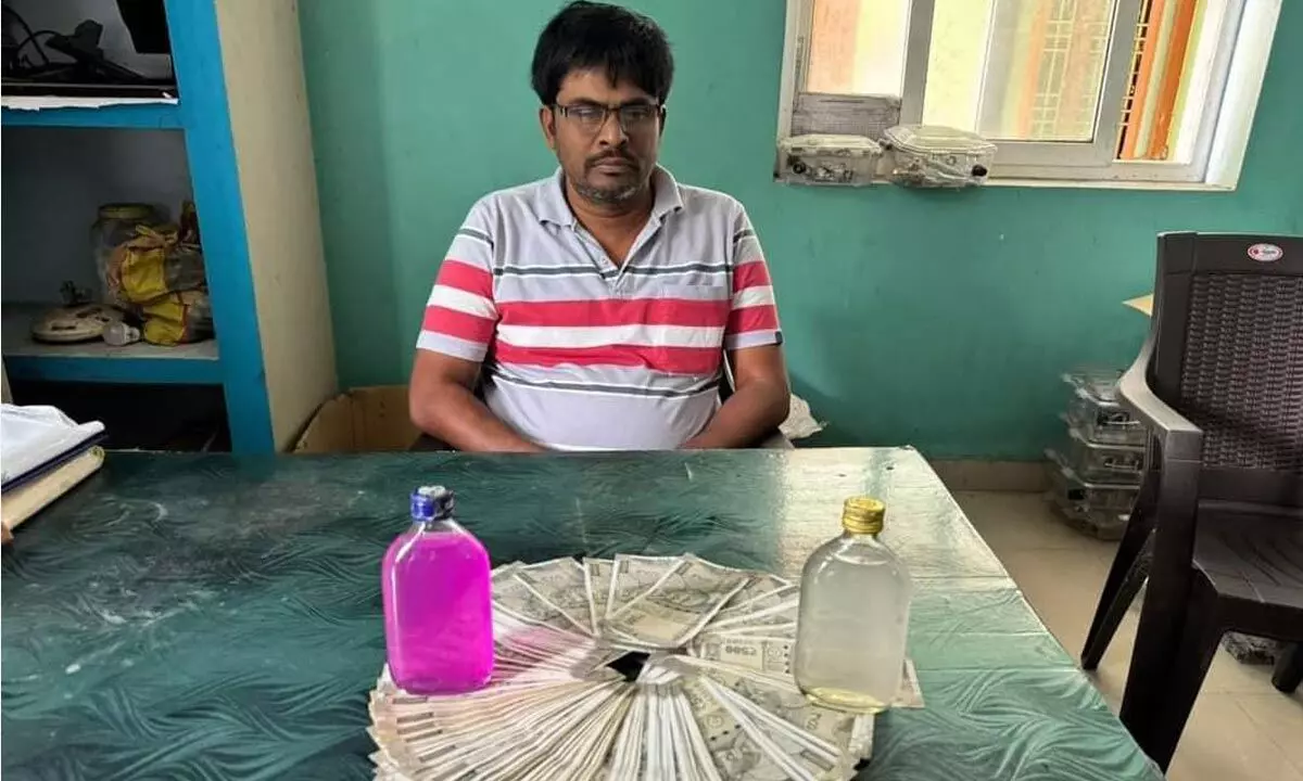 Electrical sub-engineer caught taking bribe