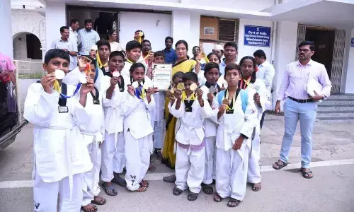 Collector pats winners of State-level taekwondo tourney