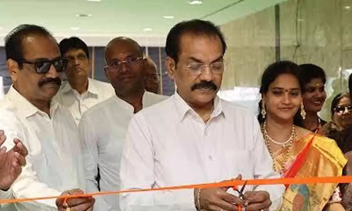 Visakhapatnam: V Jewellery Mart showroom offers products at factory price