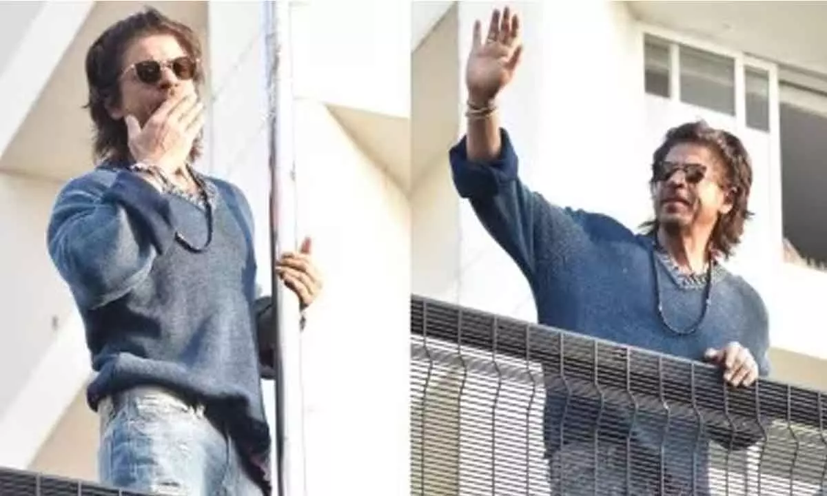 Amid Dunki success, SRK greets fans outside Mannat