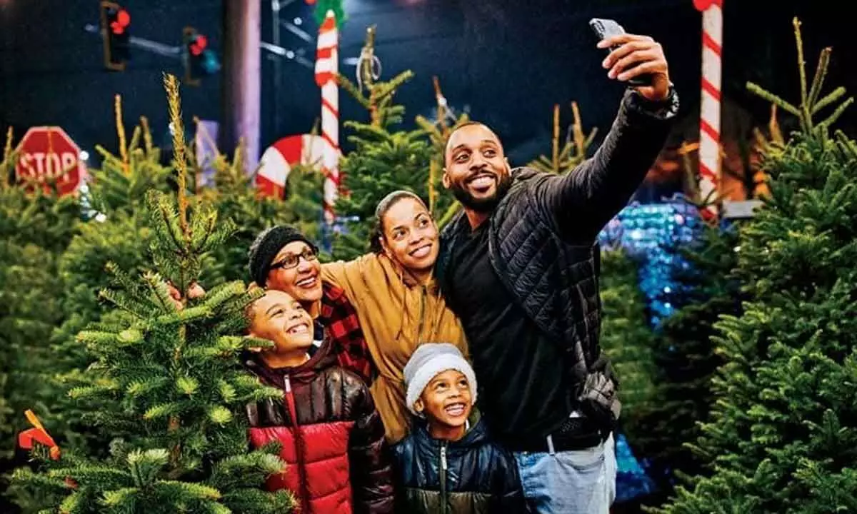 Elevate your Christmas and New Year Photos with these Smartphone Hacks