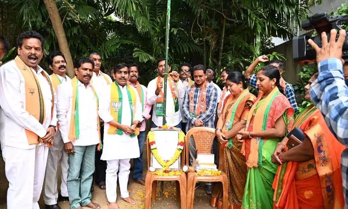 BJP leaders celebrating birth anniversary of AB Vajpayee in Eluru on Monday