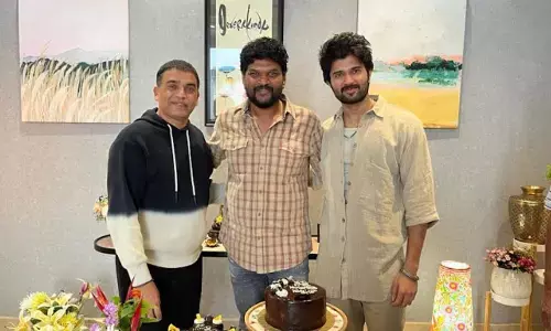 ‘Family star’ team celebrates director Parasuram’s b’day