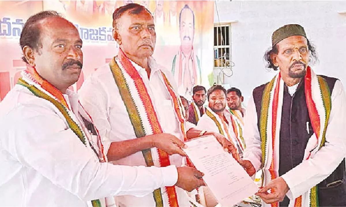 Congress Minority wing State president Sahil Dadha Gandhi handing over the appointment letter to SK Basha in Madanapalle on Monday
