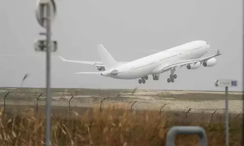 Detained plane to arrive today