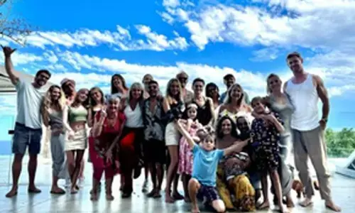 Chris Hemsworth, wife Elsa Pataky defy split rumours with loved-up Christmas pictures