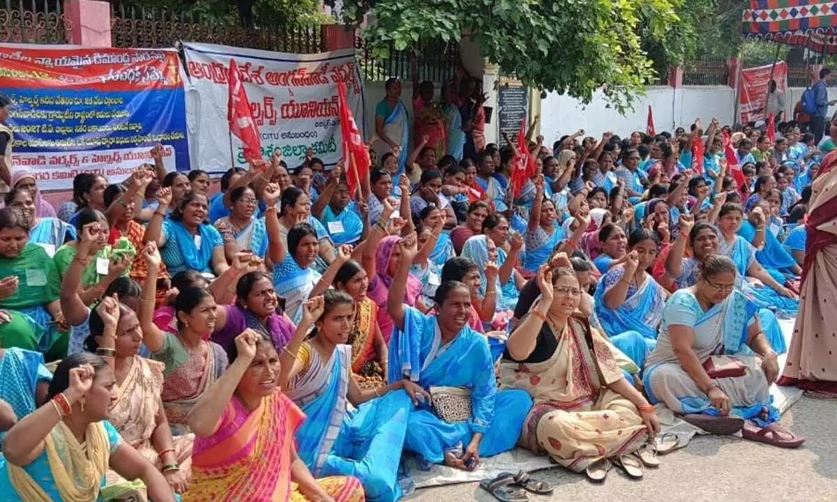 Ongole: Anganwadi workers take out rally