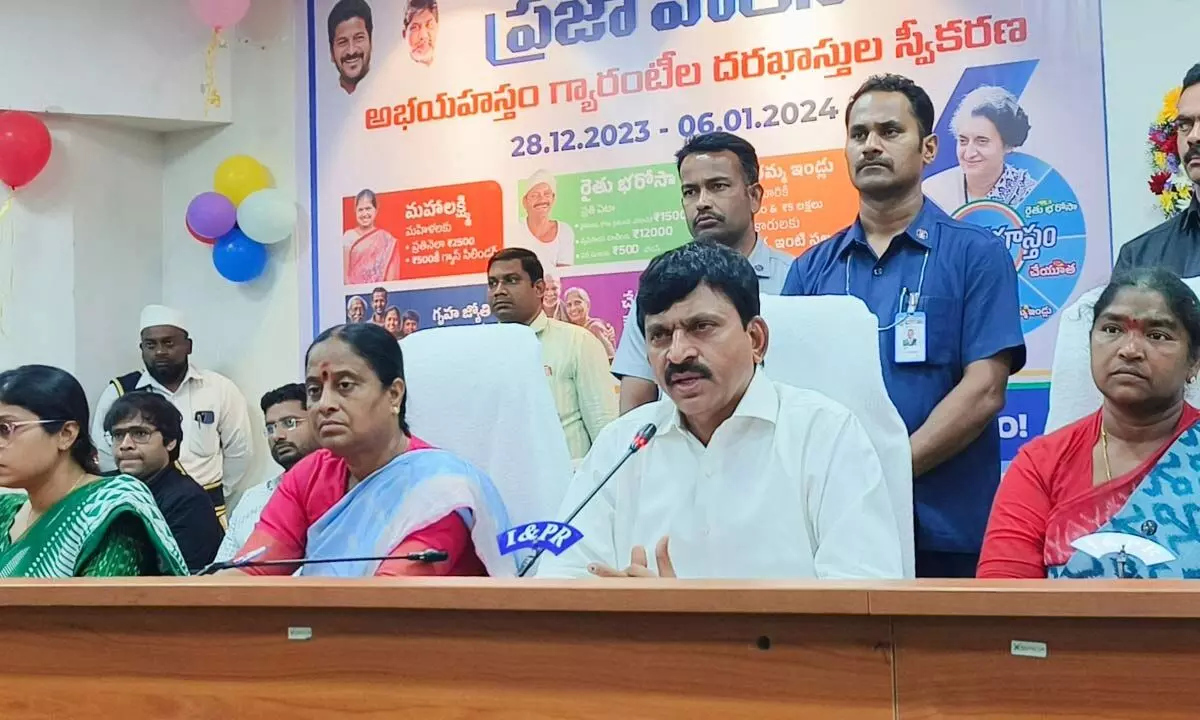 Revenue and Warangal District In-charge Minister Ponguleti Srinivas Reddy speaking to media persons in Hanumakonda on Tuesday. Ministers Konda Surekha and Seethakka are also seen.
