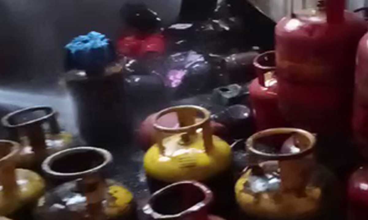 Dozen gas cylinders explode after fire in Pune, no casualties