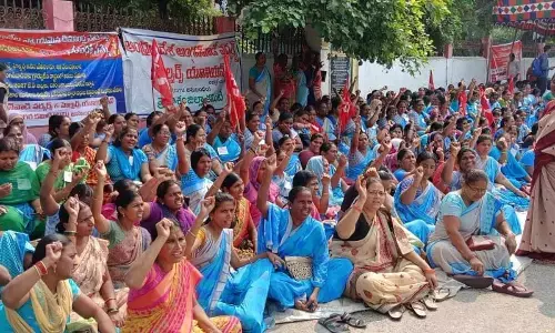 Ongole: Anganwadi workers take out rally