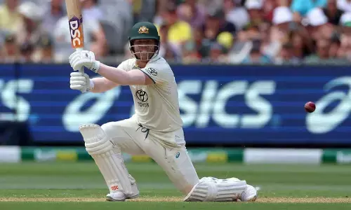 Oz reach 187/3 on a damp opening day at Melbourne