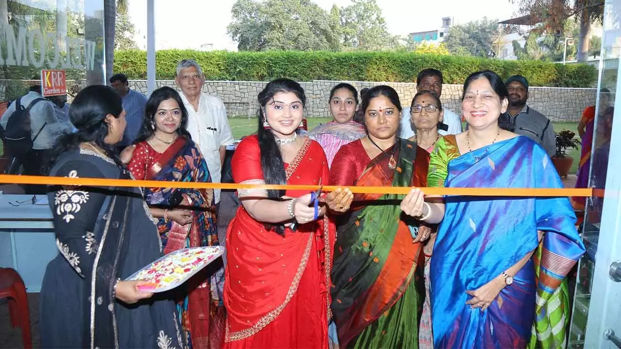 Traditional weaves across India creating buzz !