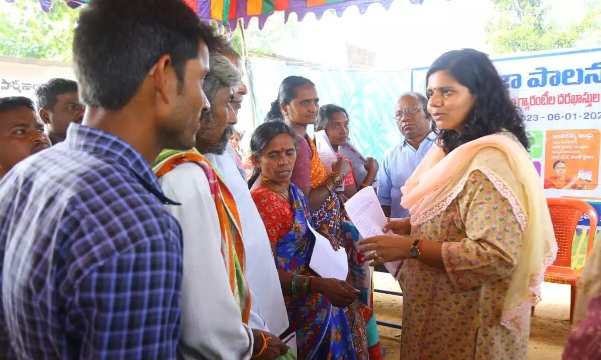 Mulugu collector makes surprise visit to Praja Palana application centre