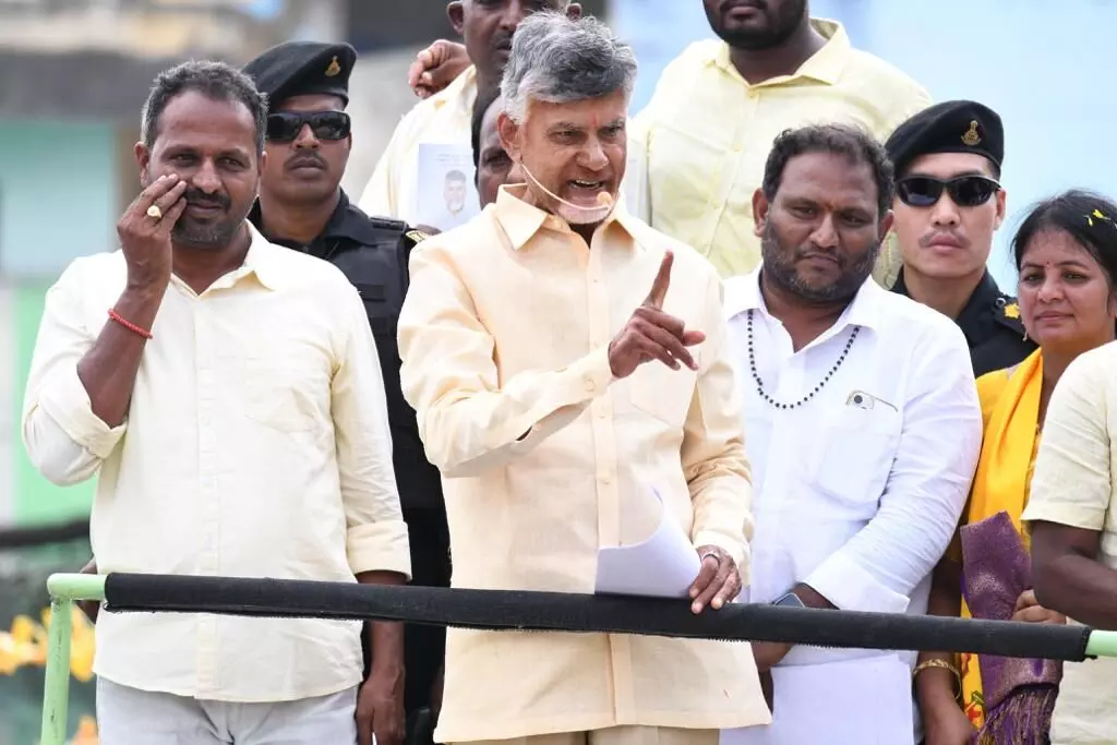 Chandrababu receives massive response for roadshow in Ramakuppam, says time is over for YSRCP