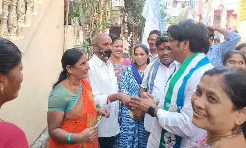 YSRCP MP MVV Satyanarayana receives support in Padayatra