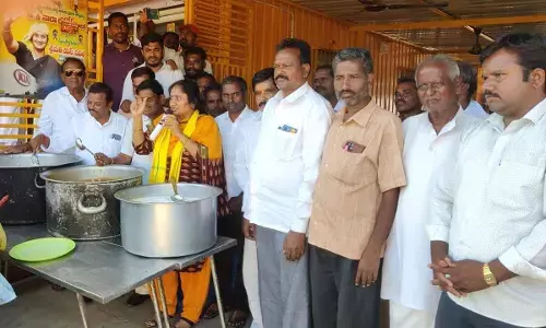 Anna canteen completes 300 days in Penukonda