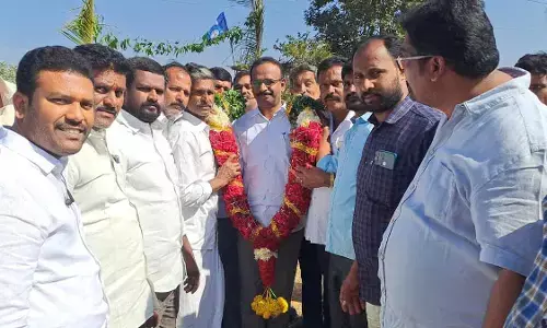 Kadiri MLA distributes irrigation motors to farmers in Gandlapenta mandal