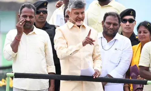 Chandrababu receives massive response for roadshow in Ramakuppam, says time is over for YSRCP
