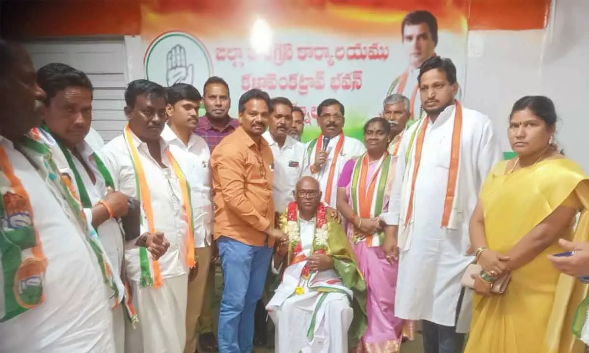Congress leader Pothula Shekhar felicitated for being elected as director of fisheries