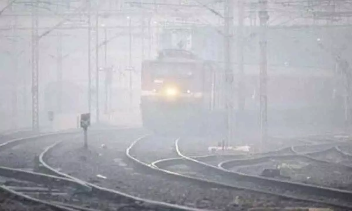 Fog blankets Delhi, flight and train schedules hit due to poor visibility