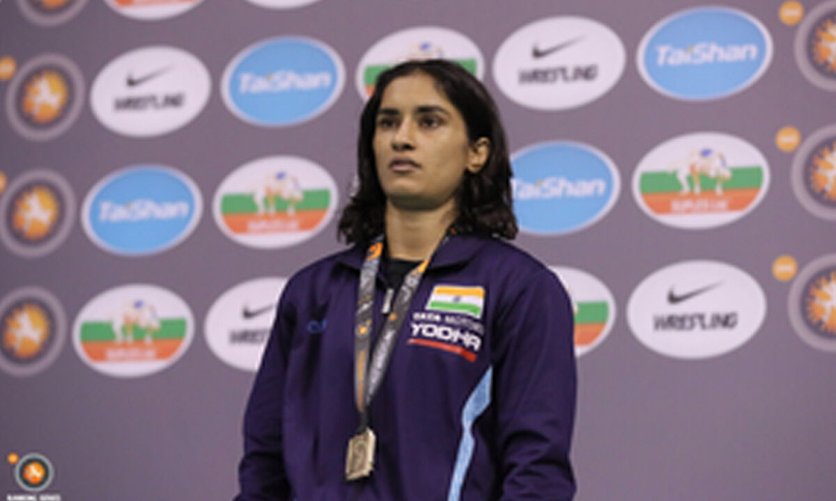 Vinesh Phogat returns her Khel Ratna, Arjuna Awards, places them on a
