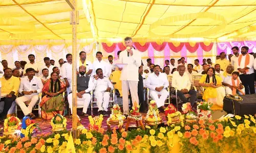 Chandrababu unveils idol of Sri Bhakta Bhakta Kanakadasa in Kuppam, assures support to Kurba Community