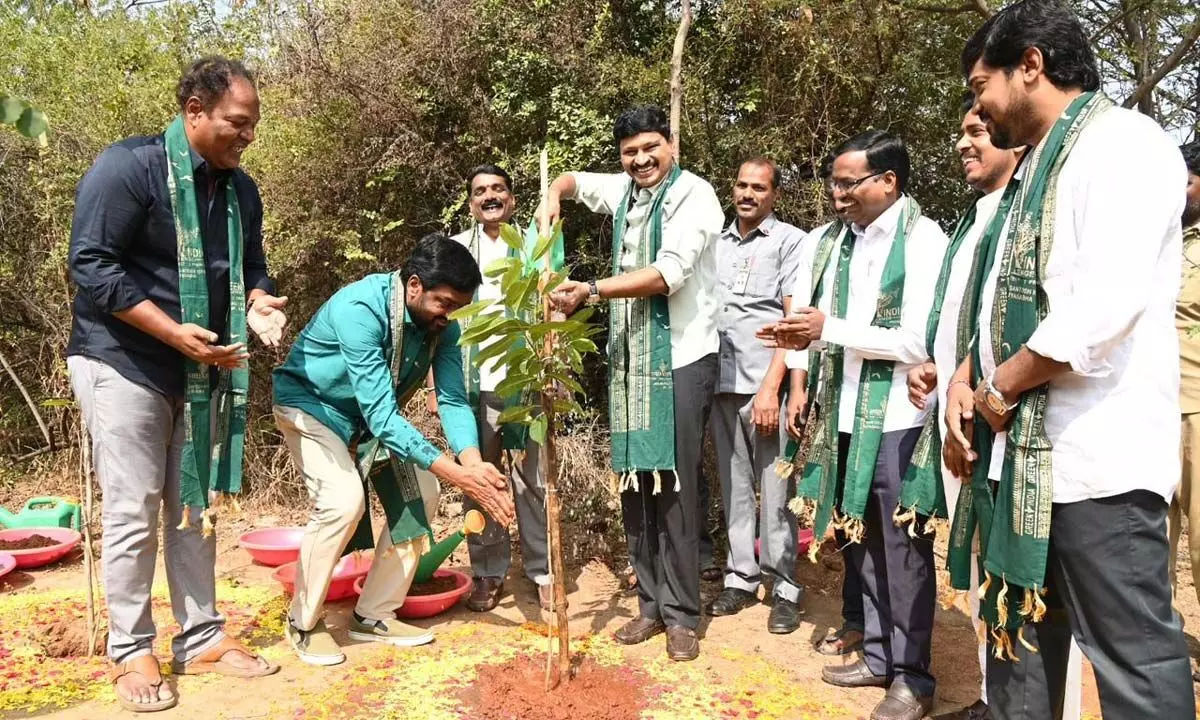 MP Santosh Kumar takes part in Green India Challenge