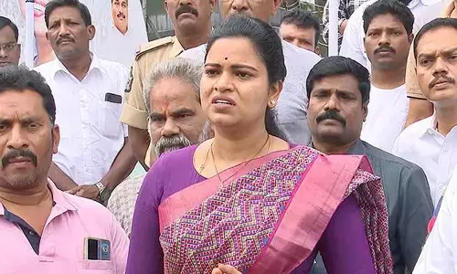 TDP, Jana Sena workers attack Min Rajini’s office in Guntur