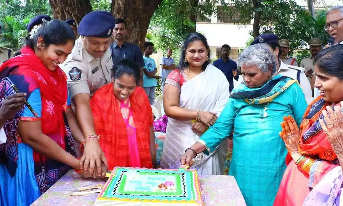 SP P Parameshwar Reddy along with the members of Mother Theresa Orphanage cutting a cake in Tirupati on Monday, on the occasion of New Year day
