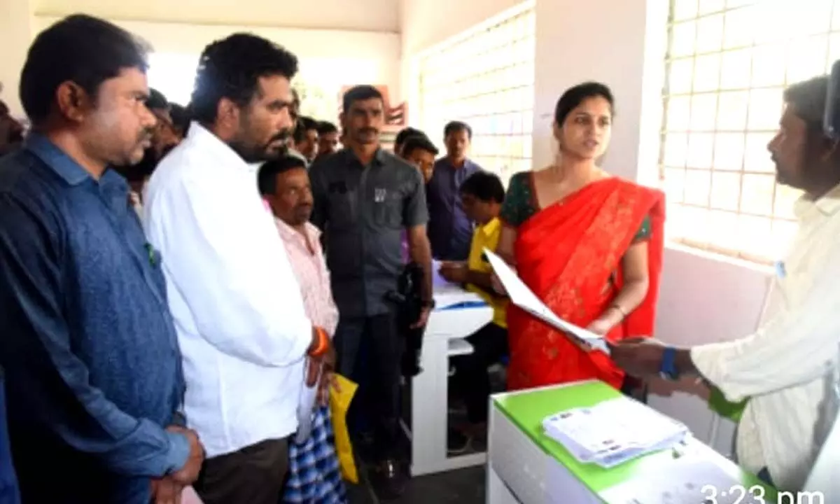 DC inspects Prajapalana counters in Gattu and Dharur mandals