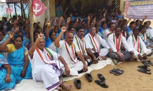 Kaikaluru constituency Congress leaders express solidarity with Anganwadi workers
