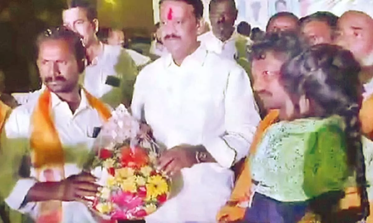 Members of 250 families from Vadla Ramapuram village joining the TDP in presence of senior TDP leader B Rajasekhar Reddy in Atmakur in Nandyal district on Tuesday