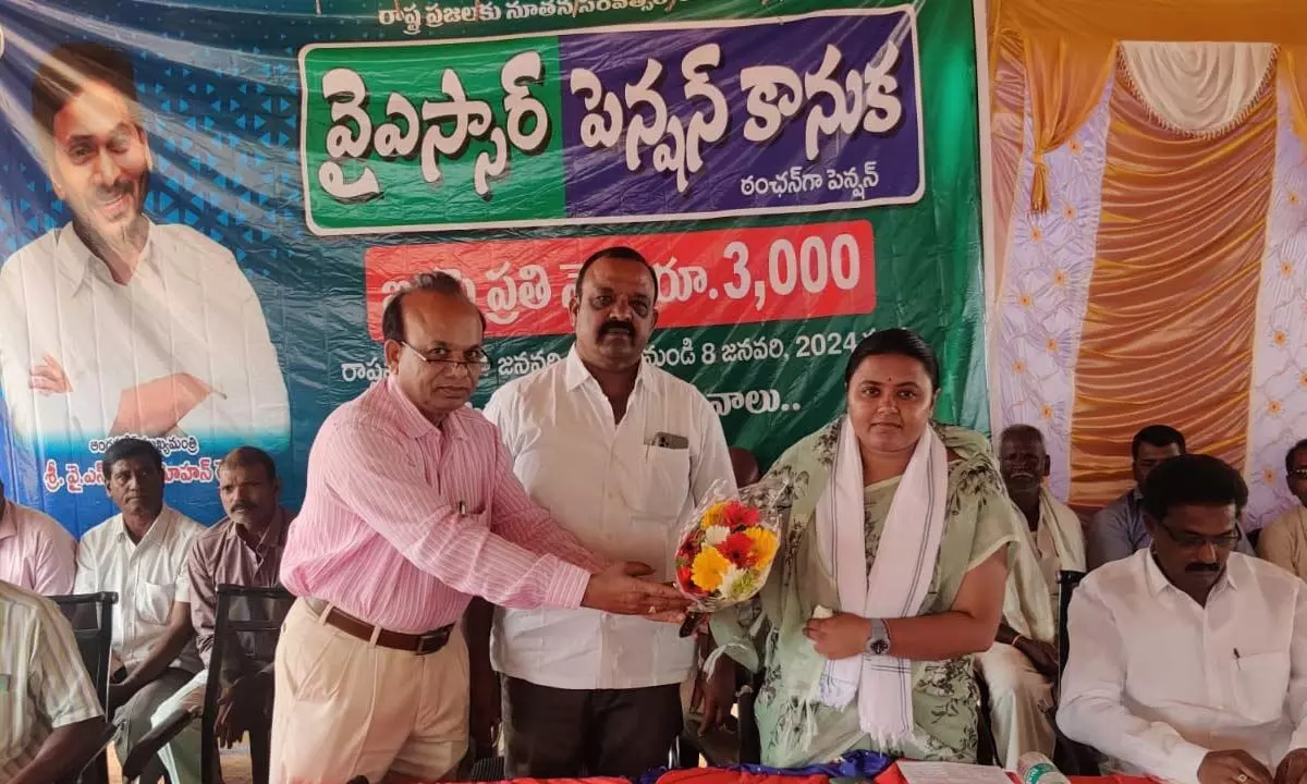 Hindupuram YSRCP incharge participates in Pension Varotsavalu