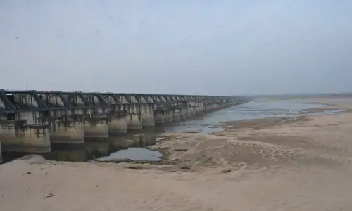 Ponnam wants Kishan to allocate sitting judge for probe against KCR