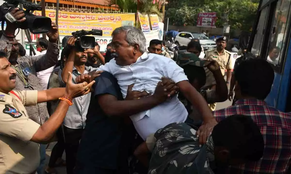 Vijayawada: Police arrest Anganwadi workers