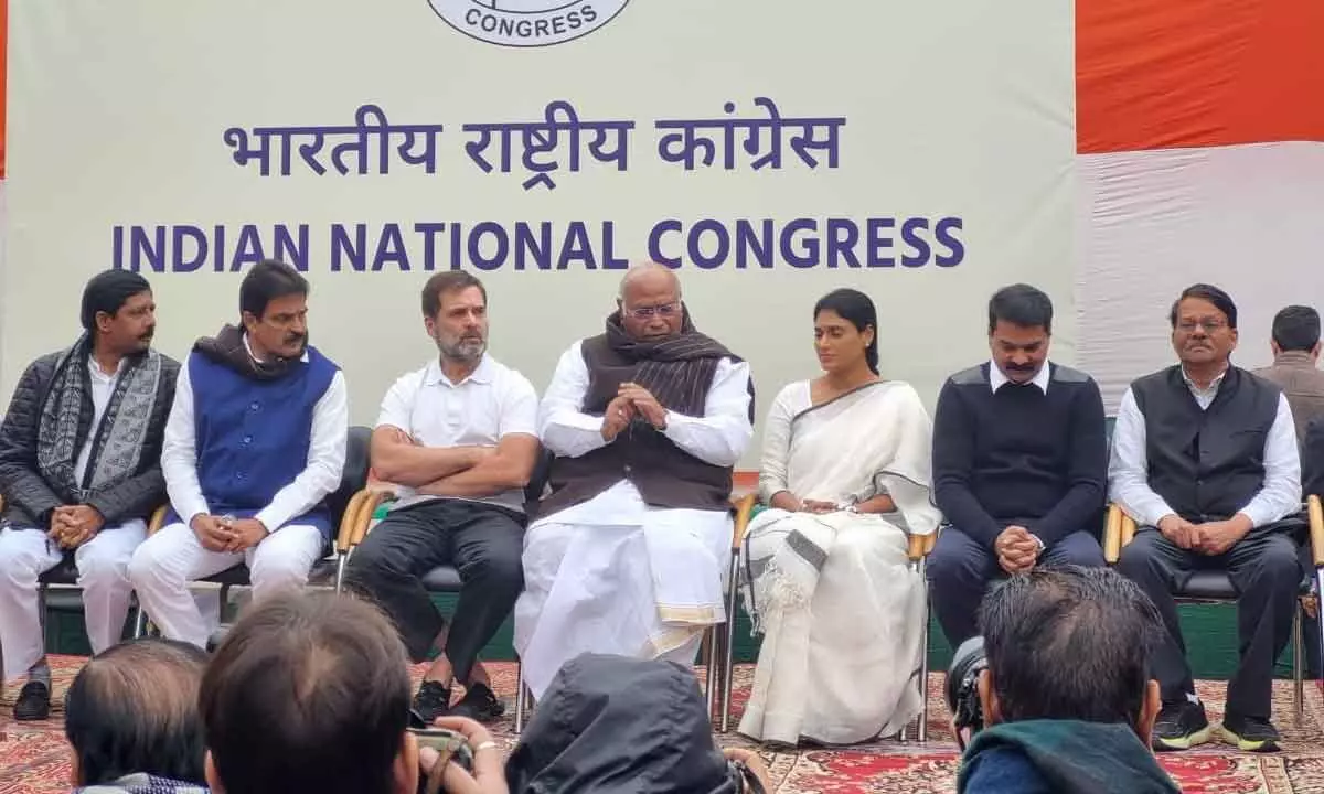 YS Sharmila joins in Congress in Delhi, says will fulfil whatever responsibility given