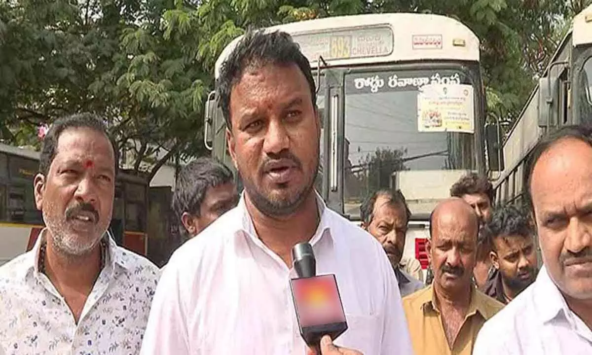 TSRTC rental buses owners to hit the streets against govt on Jan 5