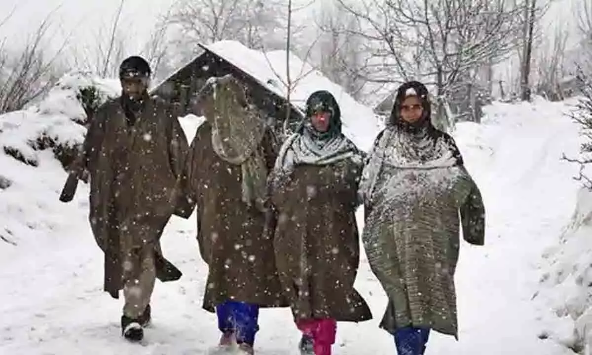 Intense dry cold wave grips Kashmir as people pray for snowfall
