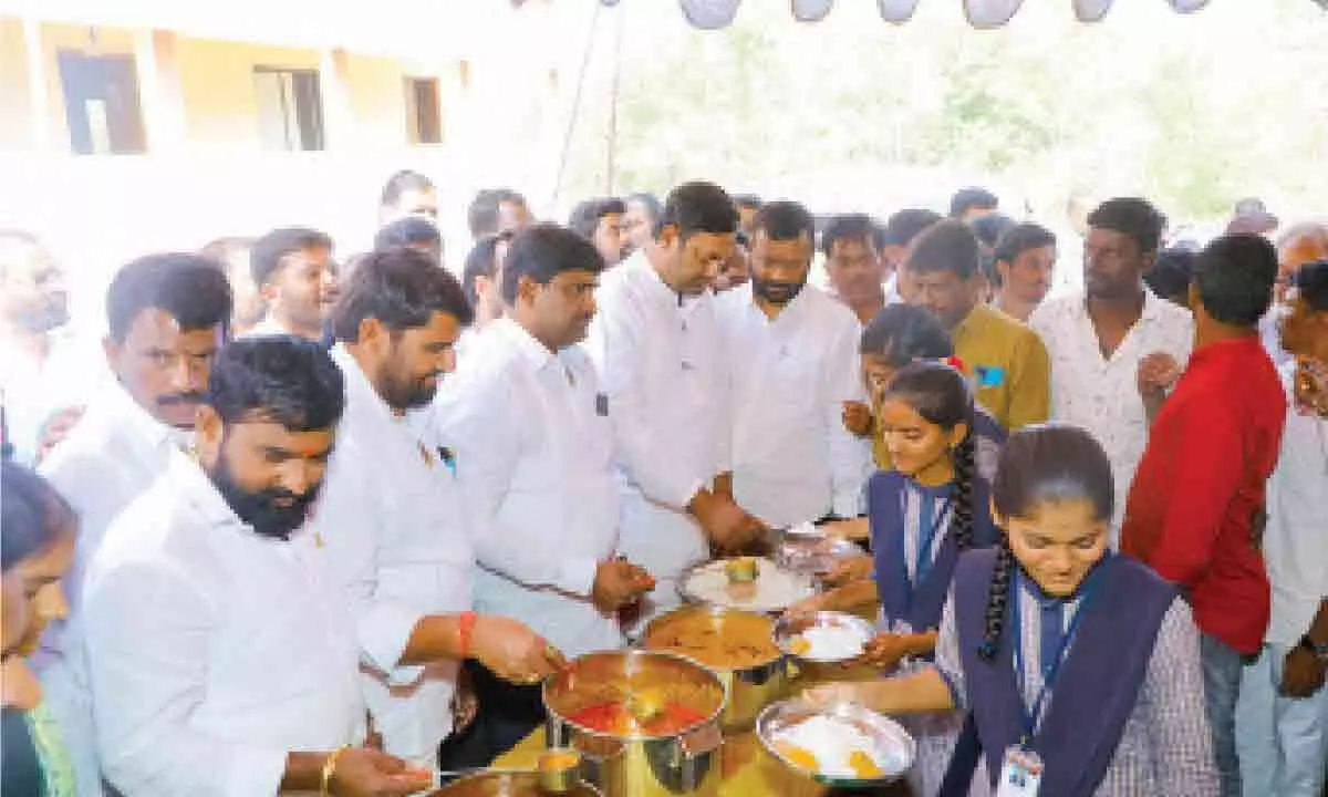 Mahabubnagar: Anirudh’s kind gesture to poor college students