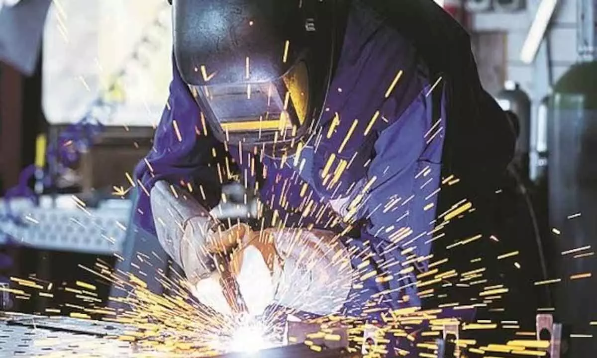 PMI mfg slips to 18-mth low in Dec