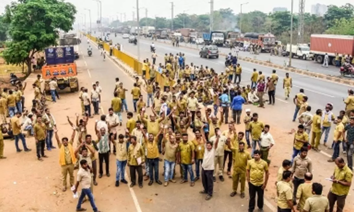 Odisha drivers Mahasangha joins Quit Steering wheel movement against new hit-and-run law