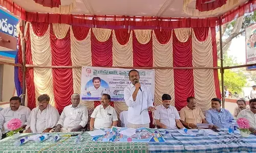 Kadiri MLA PV Siddareddy distributes increased pension