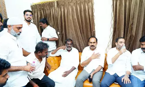 YSRCP leader Pula Srinivasa Reddy urges cadre to wirk together in Kadiri