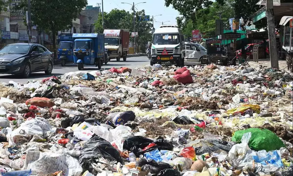 Municipal workers’ strike enters 9th day; garbage piles up