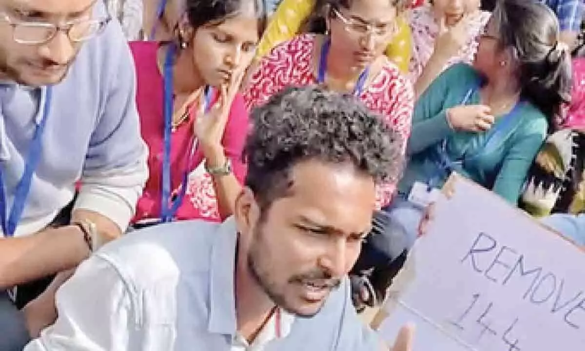 Hyderabad: JNTU students decry poor quality food, curbs on girls