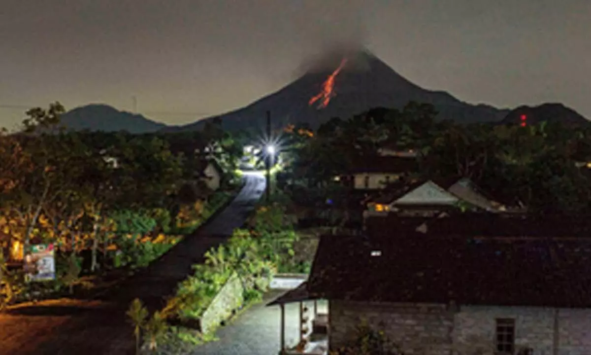 Indonesias Minangkabau airport closes as Marapi volcano erupts